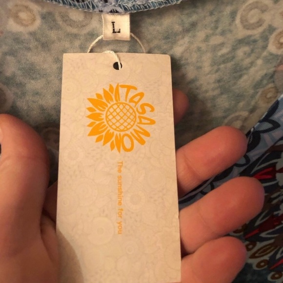 NWT- Misses boho medallion print blouse size Large- NEW - Picture 4 of 5